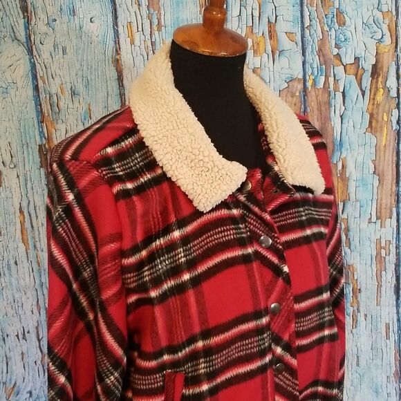 Plaid and Sherpa Button Front Shacket Jacket - Picture 6 of 15